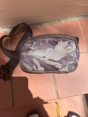 lululemon athletica Gray & Purple Camo Waist Pack